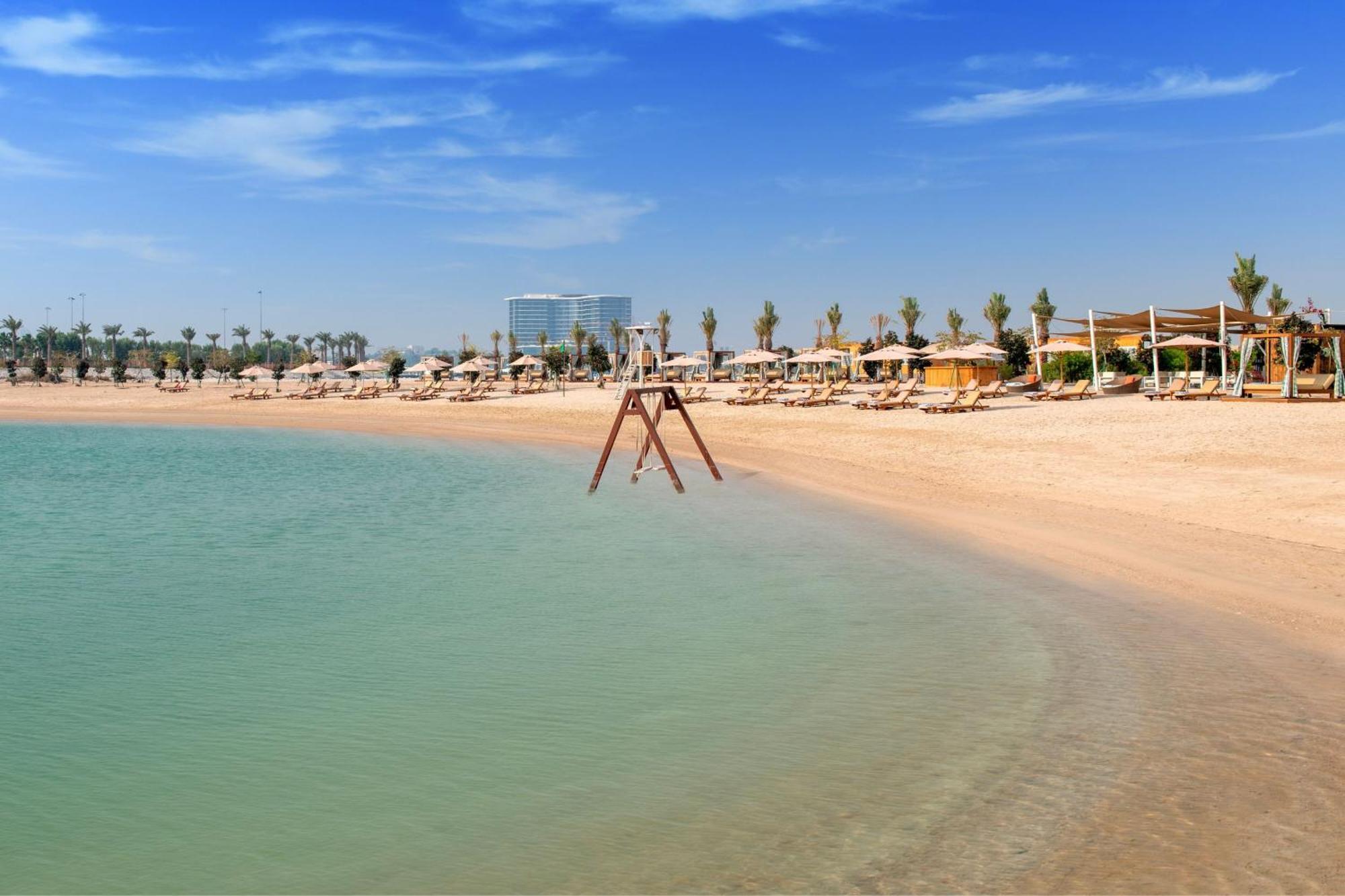 더 리츠 칼튼, 도하 외부 사진 The beach at Jumeirah Beach Club