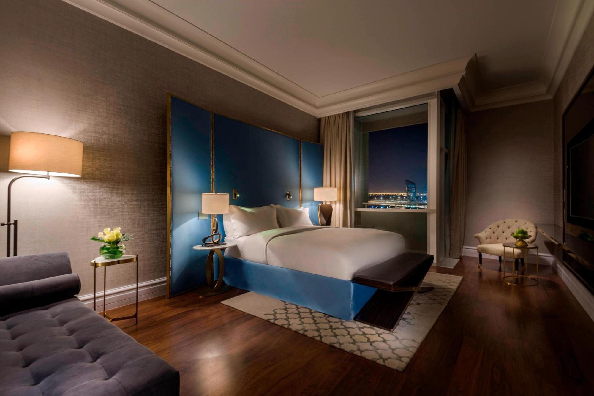 더 리츠 칼튼, 도하 외부 사진 A bedroom at the Mandarin Oriental, Munich